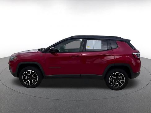 Used 2025 Jeep Compass Trailhawk AWD/4WD image 6