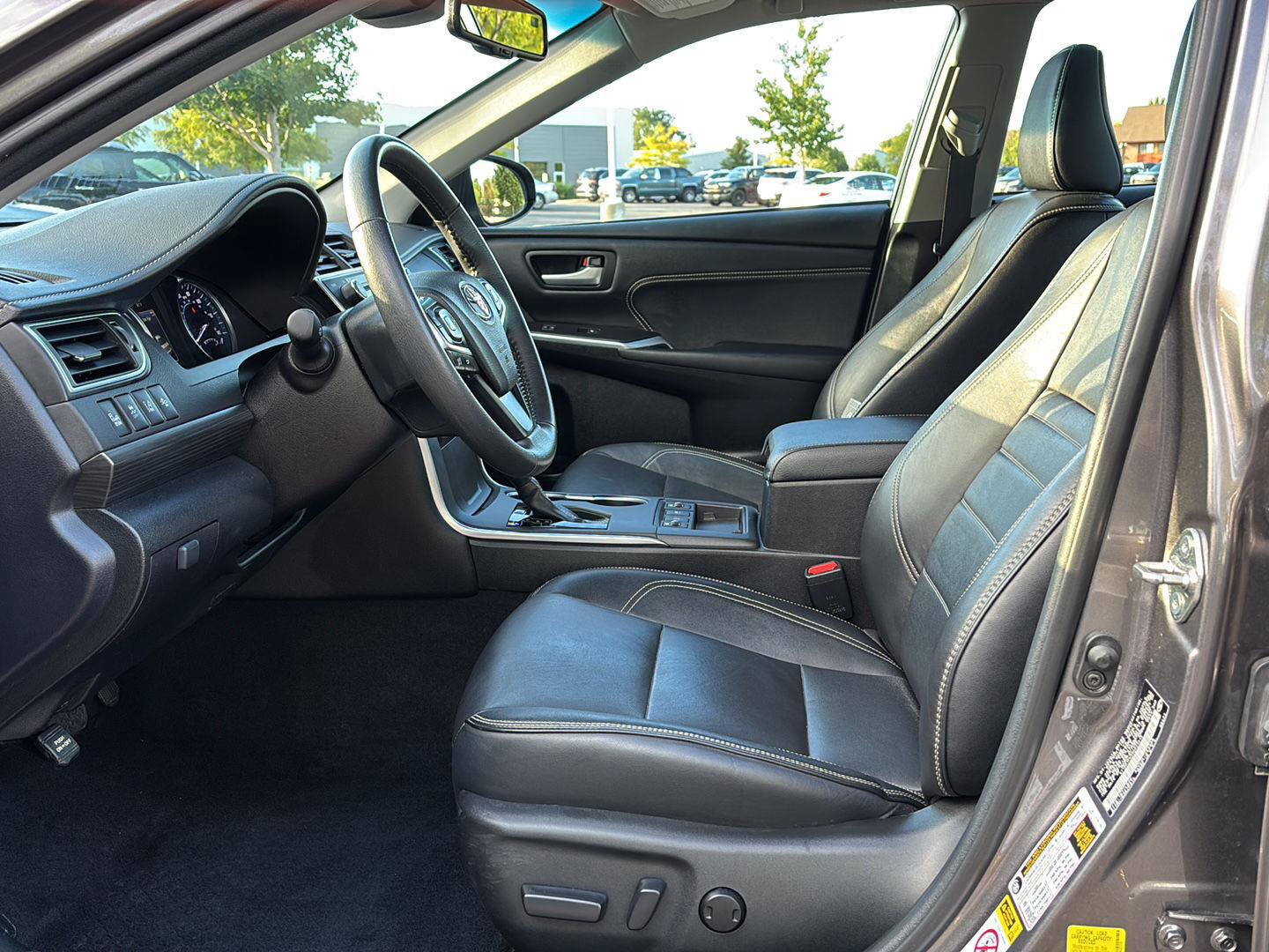 Used 2017 Toyota Camry XLE w/ Moonroof Package FWD image 21
