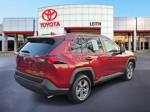 Certified 2022 Toyota RAV4 LE image 5