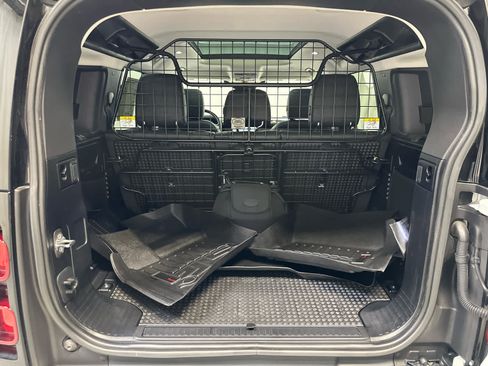 Used 2023 Land Rover Defender 110 SE AWD/4WD image 26