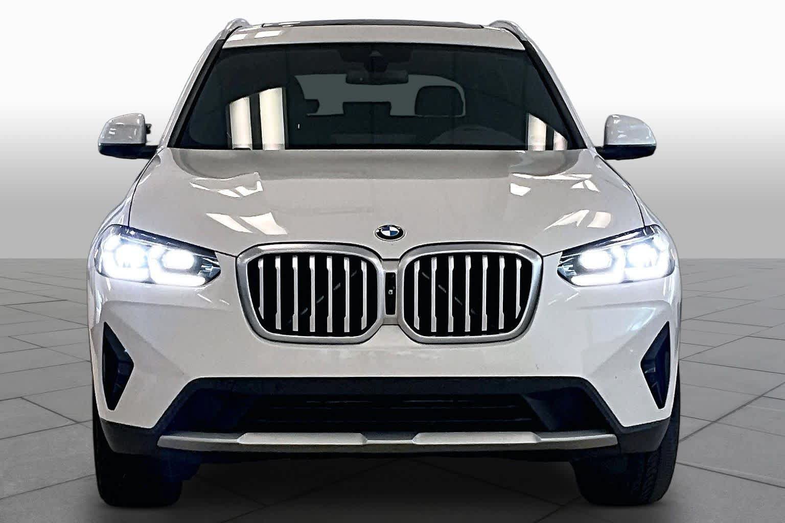 Used 2023 BMW X3 xDrive30i w/ Premium Package AWD/4WD image 3