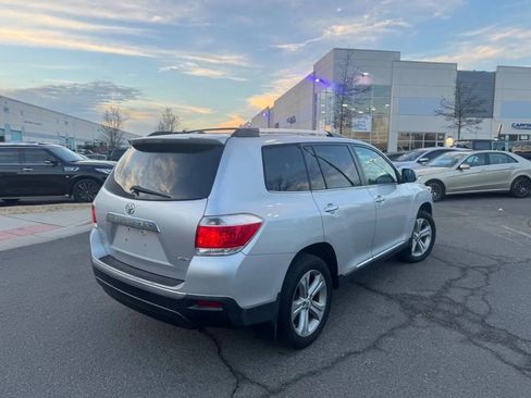 Used 2013 Toyota Highlander Limited image 24
