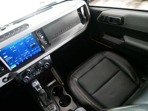 Used 2023 Ford Bronco Badlands image 11