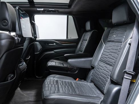 Used 2022 Cadillac Escalade Sport Platinum w/ Heavy-Duty Trailer Package AWD/4WD image 35