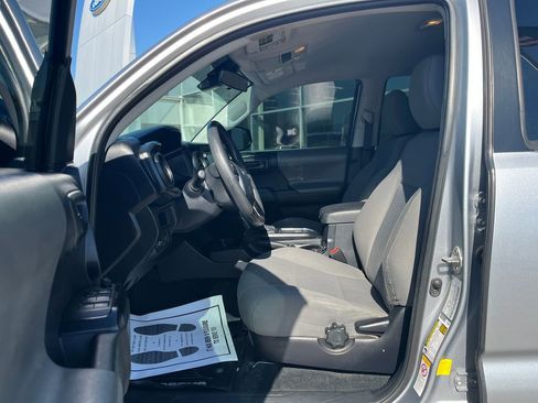 Used 2019 Toyota Tacoma SR w/ SR Convenience Package AWD/4WD image 12