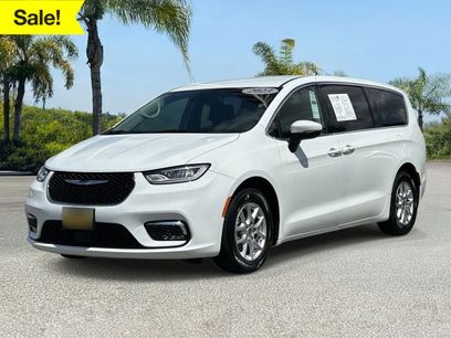 Used 2023 Chrysler Pacifica Touring-L