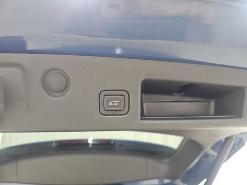 Used 2024 Chevrolet Equinox LT w/ LPO, Floor Liner Package FWD image 11