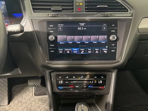 Used 2022 Volkswagen Tiguan SE AWD/4WD image 17