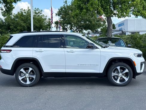 New 2026 Jeep Grand Cherokee Limited AWD/4WD image 3