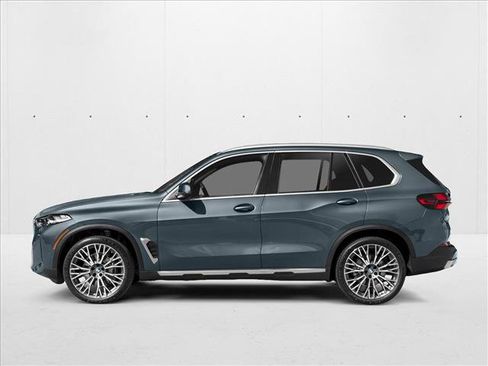 New 2025 BMW X5 xDrive40i w/ M Sport Package image 3