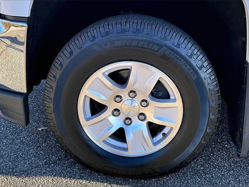 Certified 2018 Chevrolet Silverado 1500 LT w/ LT Fleet Convenience Package image 29