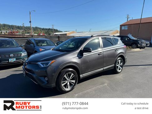 Used 2018 Toyota RAV4 XLE image 1