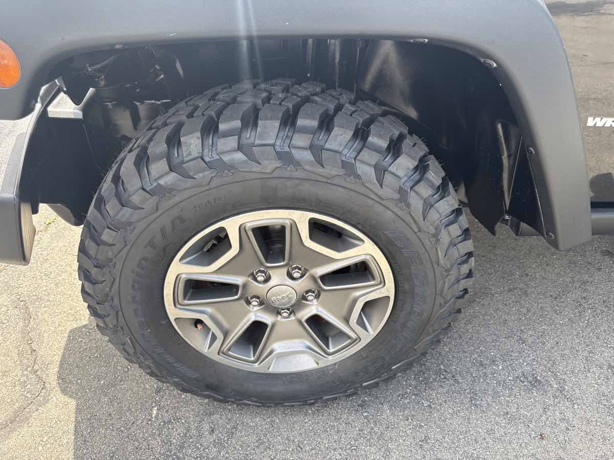 Used 2014 Jeep Wrangler Rubicon w/ Power Convenience Group AWD/4WD image 17