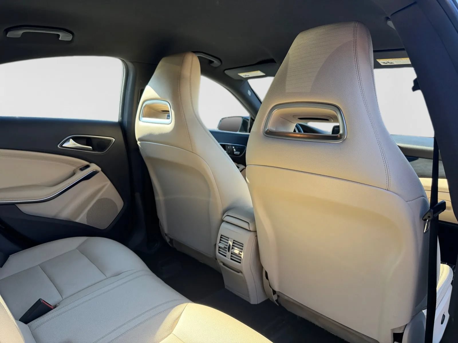 Used 2018 Mercedes-Benz CLA 250 4MATIC image 29