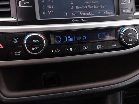 Used 2015 Toyota Highlander XLE AWD/4WD image 22