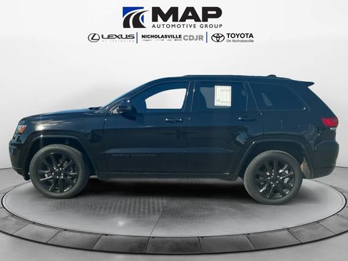 Used 2021 Jeep Grand Cherokee Laredo X AWD/4WD image 2