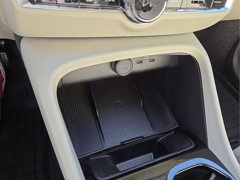 New 2026 Volvo XC40 B5 Plus w/ Protection Package Premier image 29