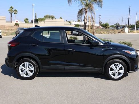 New 2025 Nissan Kicks Play S image 3