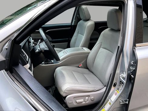 Used 2017 Toyota Highlander Limited Platinum AWD/4WD image 8