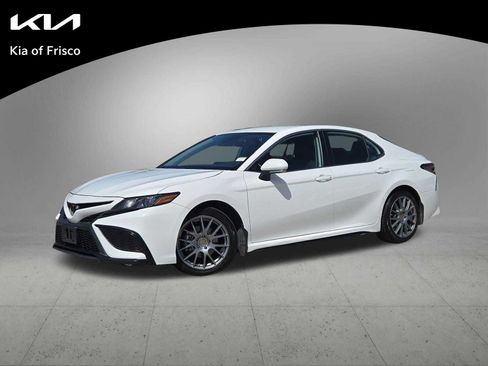 Used 2023 Toyota Camry SE FWD image 1