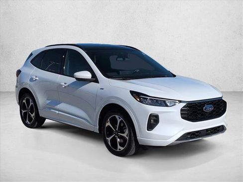 Certified 2023 Ford Escape ST-Line Select w/ Tech Pack #2 image 3