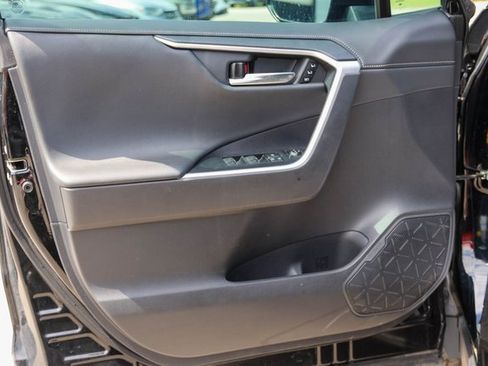 Used 2022 Toyota RAV4 Limited image 12