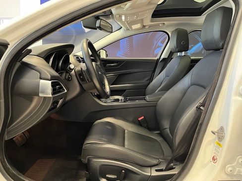 Used 2018 Jaguar XE Premium AWD/4WD image 14
