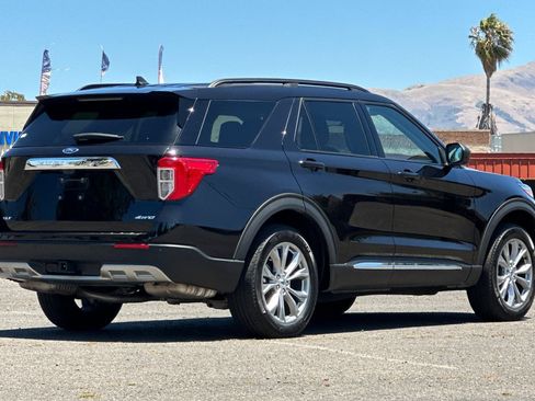Certified 2023 Ford Explorer XLT w/ Equipment Group 202A AWD/4WD image 3