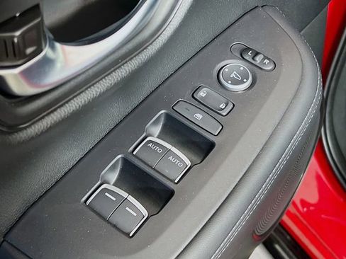 Certified 2025 Honda HR-V EX-L image 19