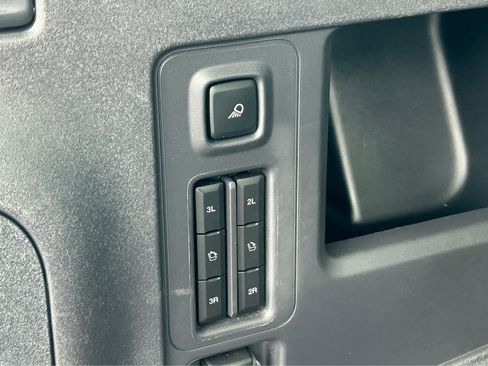 Used 2025 Ford Expedition Active AWD/4WD image 9