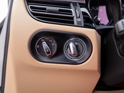 New 2026 Porsche Macan image 19