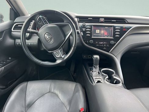 Used 2018 Toyota Camry XSE image 19