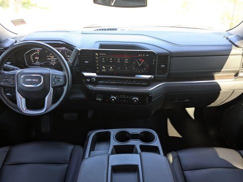 Used 2024 GMC Sierra 1500 SLT image 15