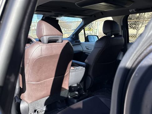 Used 2022 Toyota Sienna Platinum image 14