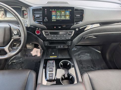 Certified 2025 Honda Passport Black Edition image 18