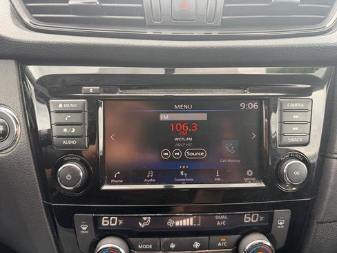 Used 2018 Nissan Rogue SV image 27