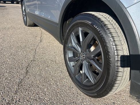 Used 2022 Volkswagen Tiguan SE w/ Panoramic Sunroof Package image 22