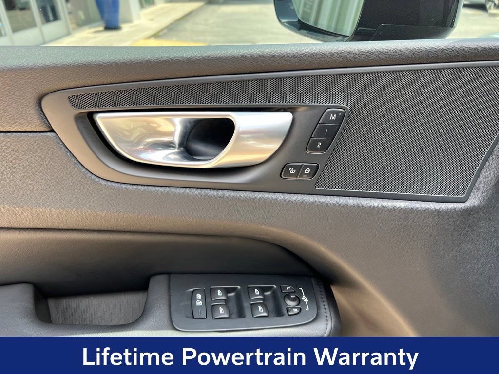 Certified 2024 Volvo XC60 B5 Plus AWD/4WD image 11