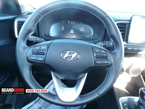 Used 2024 Hyundai Venue SEL image 12