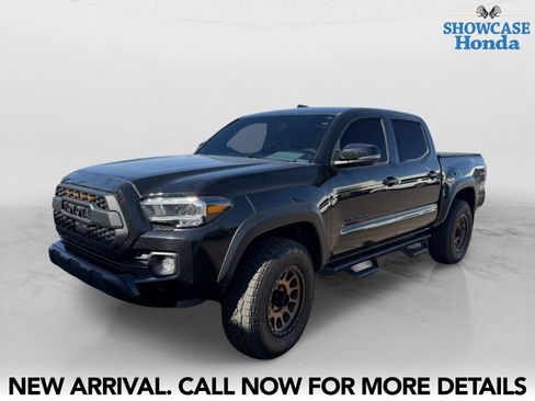 Used 2023 Toyota Tacoma TRD Off-Road w/ Advanced Technology Package AWD/4WD image 2
