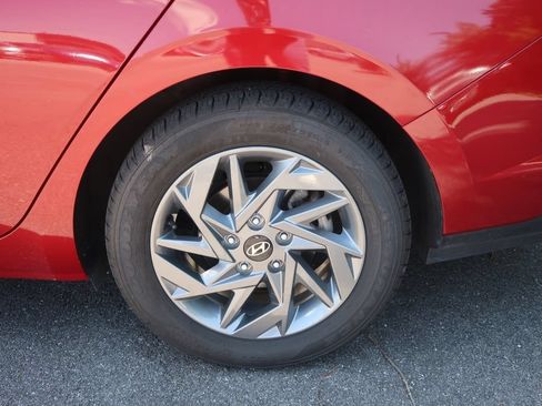 Used 2024 Hyundai Elantra SEL FWD image 13