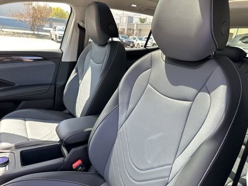 New 2026 Volkswagen Tiguan SE AWD/4WD image 12