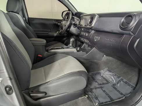 Used 2021 Toyota Tacoma TRD Sport image 38