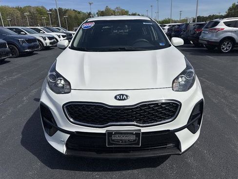 Used 2020 Kia Sportage LX image 2