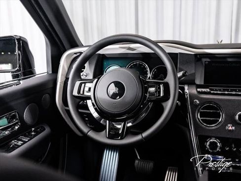 Used 2023 Rolls-Royce Cullinan AWD/4WD image 29