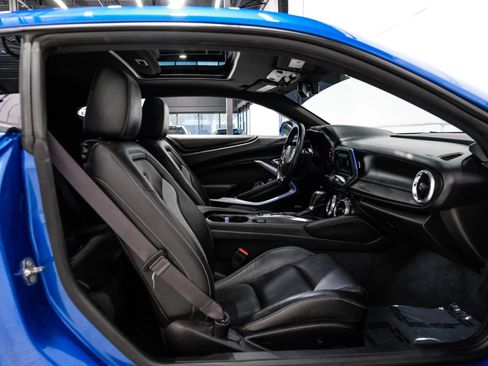 Used 2017 Chevrolet Camaro SS RWD image 38