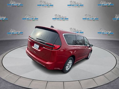 New 2026 Chrysler Pacifica Select image 3