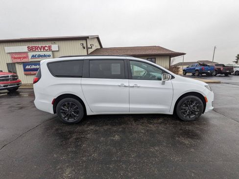 Used 2020 Chrysler Pacifica Touring-L AWD/4WD image 1