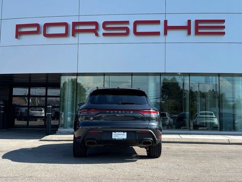 Certified 2026 Porsche Macan AWD/4WD image 9