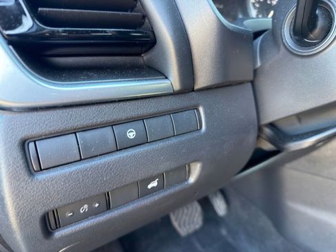 Used 2023 Nissan Rogue SV w/ SV Premium Package image 13